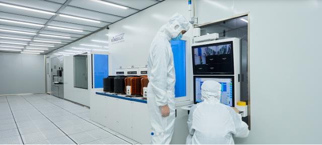 國產(chǎn)首臺(tái)！萬業(yè)企業(yè)：高能離子注入機(jī)通過客戶驗(yàn)證 芯片制造關(guān)鍵一環(huán)