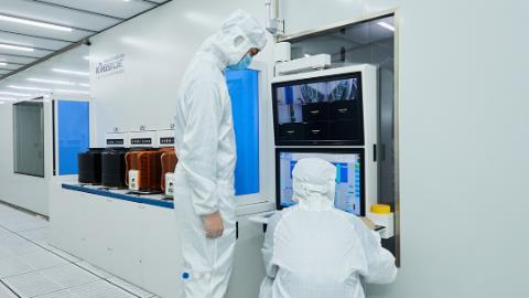 國產(chǎn)首臺！萬業(yè)企業(yè)：高能離子注入機通過客戶驗證 芯片制造關(guān)鍵一環(huán)