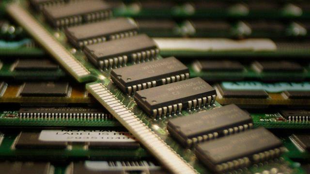 DRAM、SRAM和Flash閃存的電路結構對比圖及各自工作原理